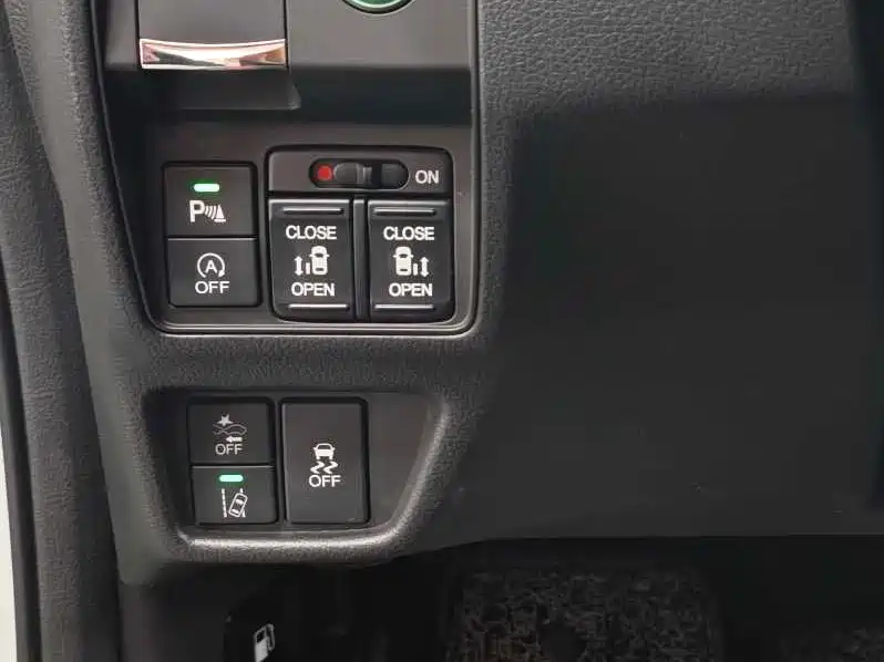 Honda Elysion 2018 — фото 18