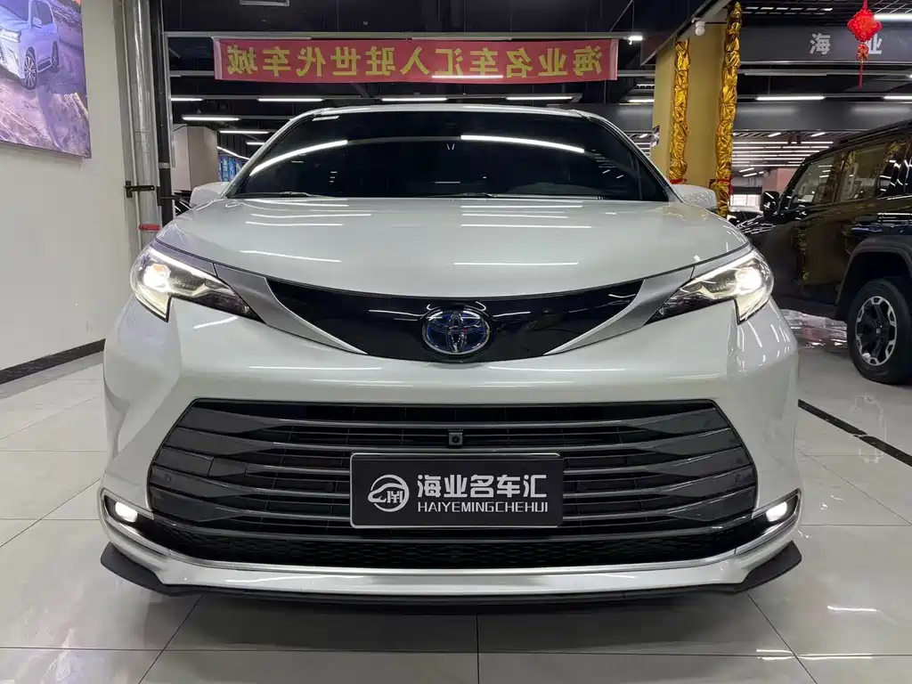 Toyota Sienna 2023 — фото 2