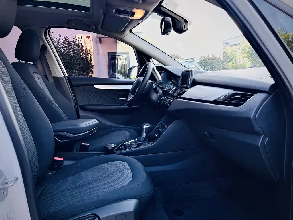BMW 2 Series Active Tourer 2018 — фото 14