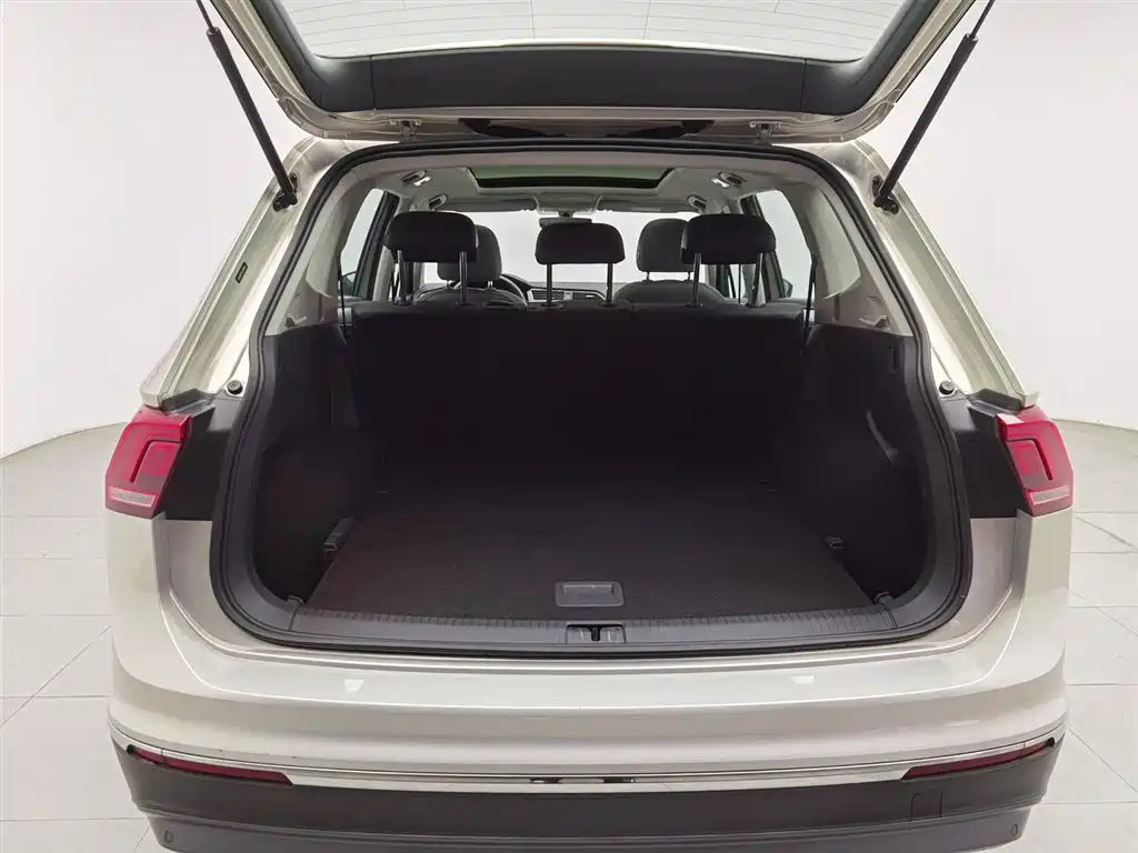 Volkswagen Tiguan L 2018 — фото 16