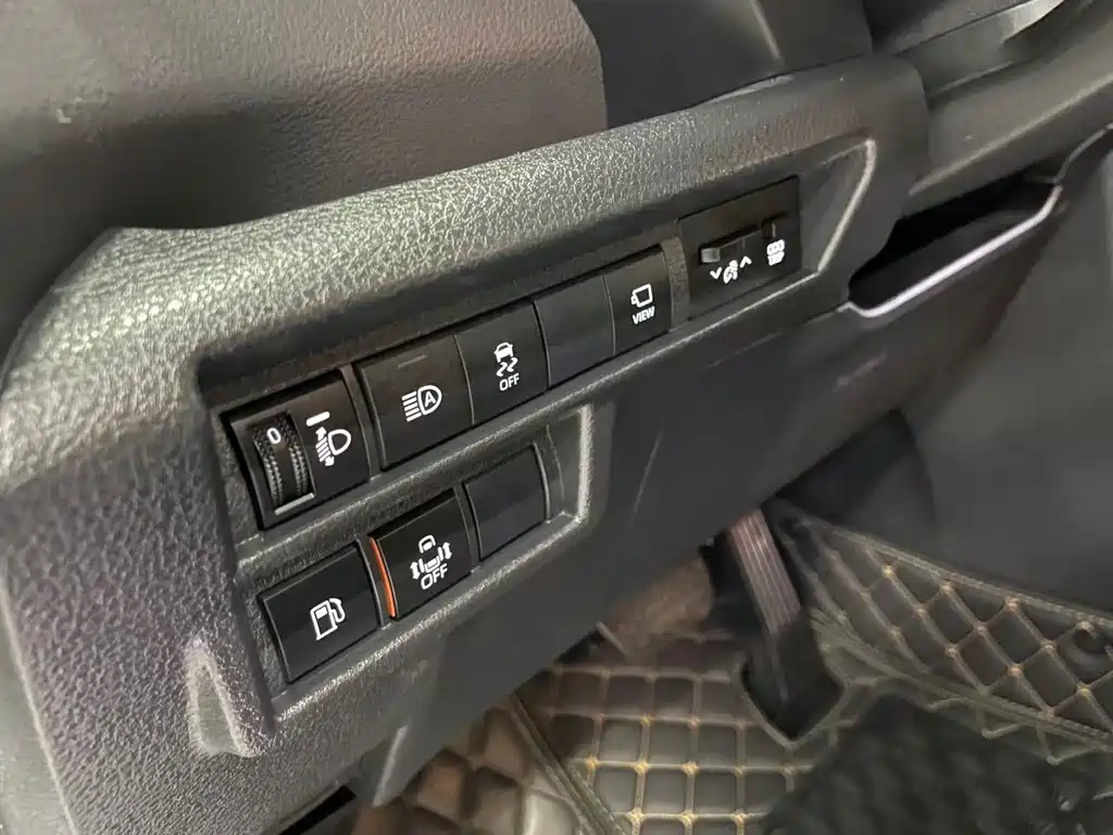 Toyota Sienna 2023 — фото 18