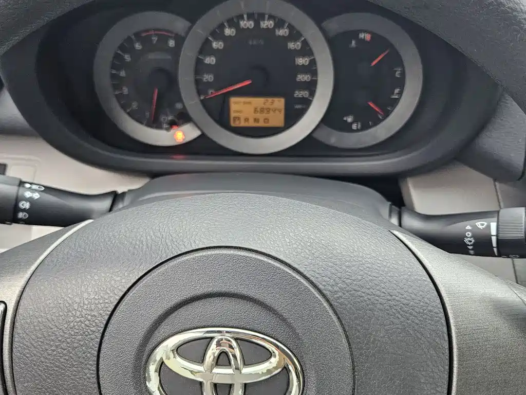 Toyota RAV4 2011 — фото 12