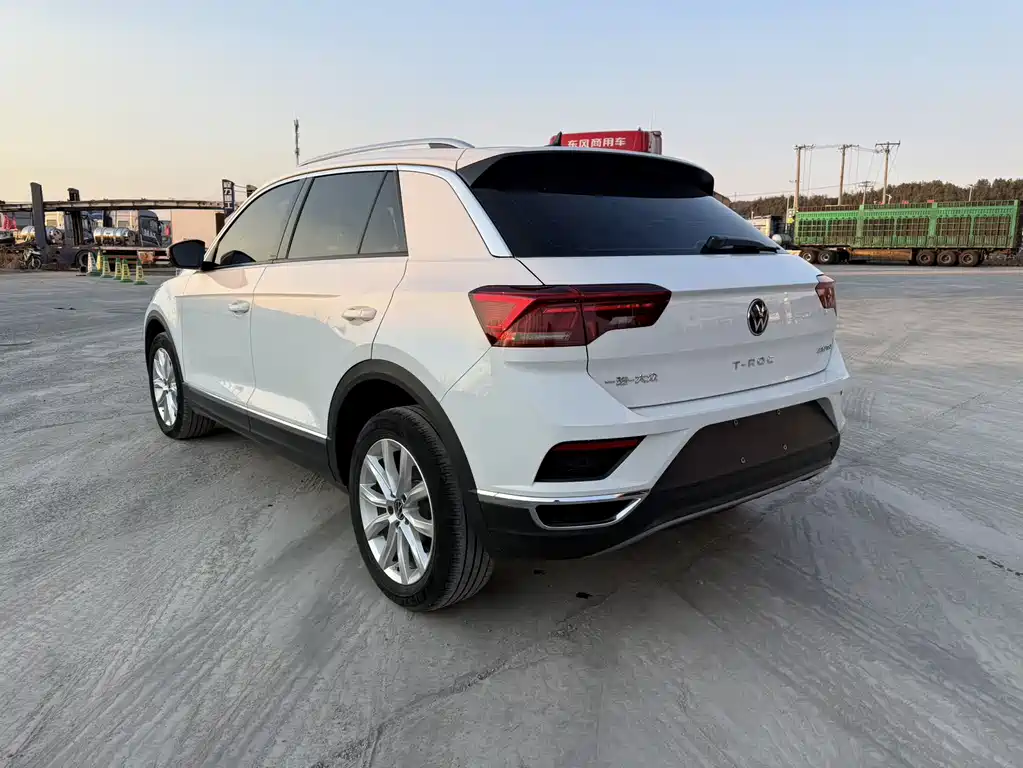 Volkswagen T-Roc 2023 — фото 7
