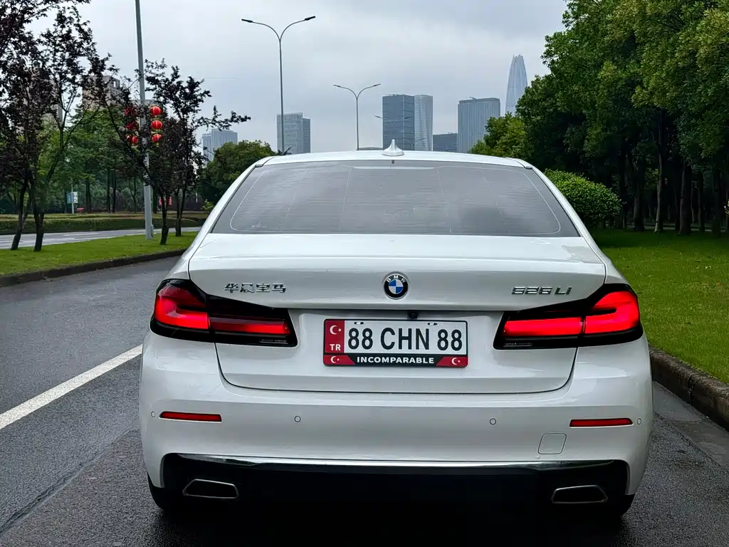 BMW 5 Series 2022 — фото 11