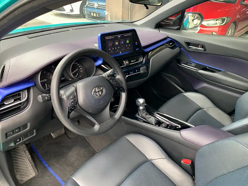 Toyota C-HR 2020 — фото 8