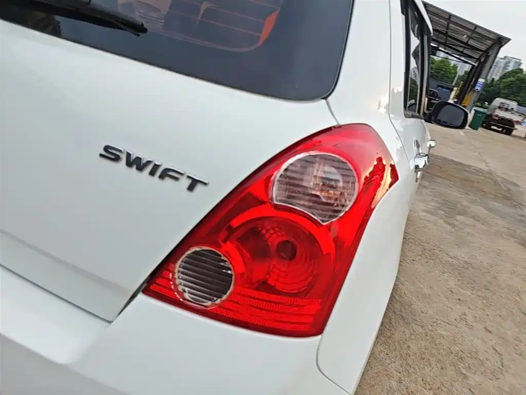 Suzuki Swift 2017 — фото 8
