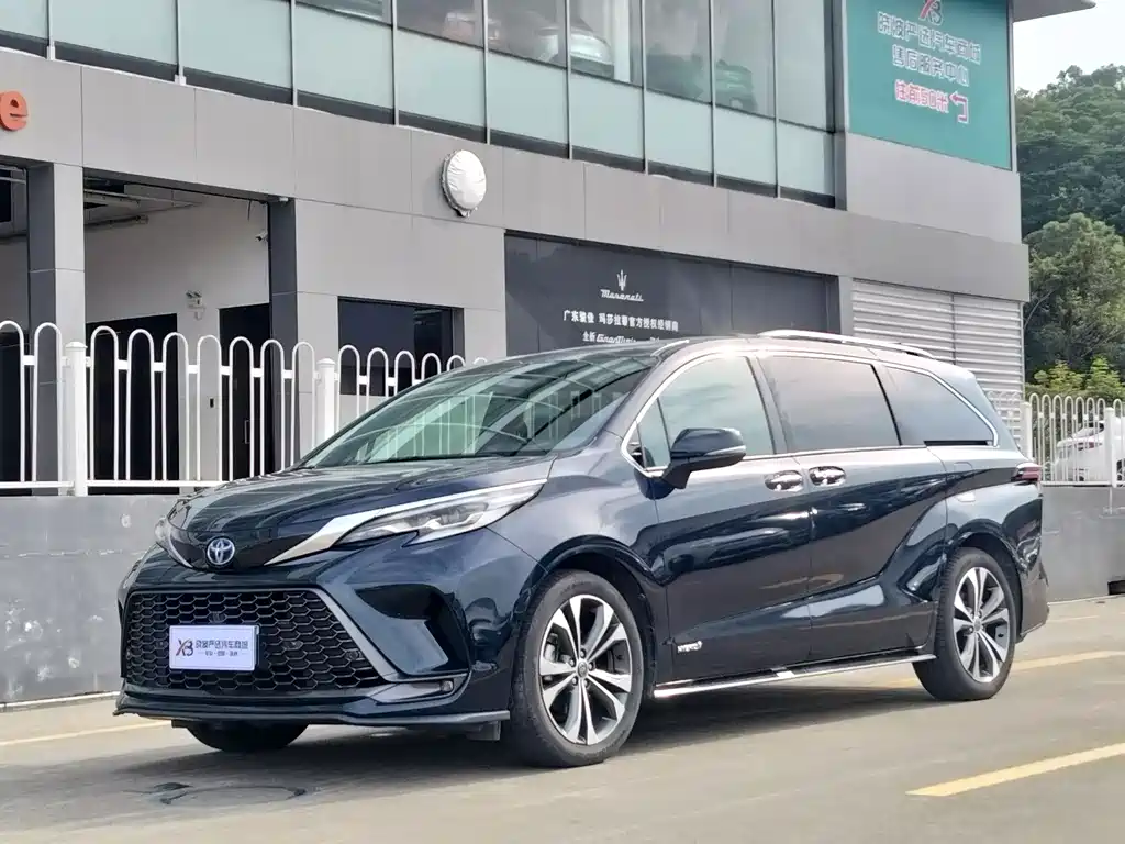 Toyota Granvia 2023