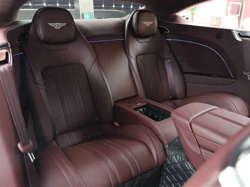 Bentley Continental 2023 — фото 19