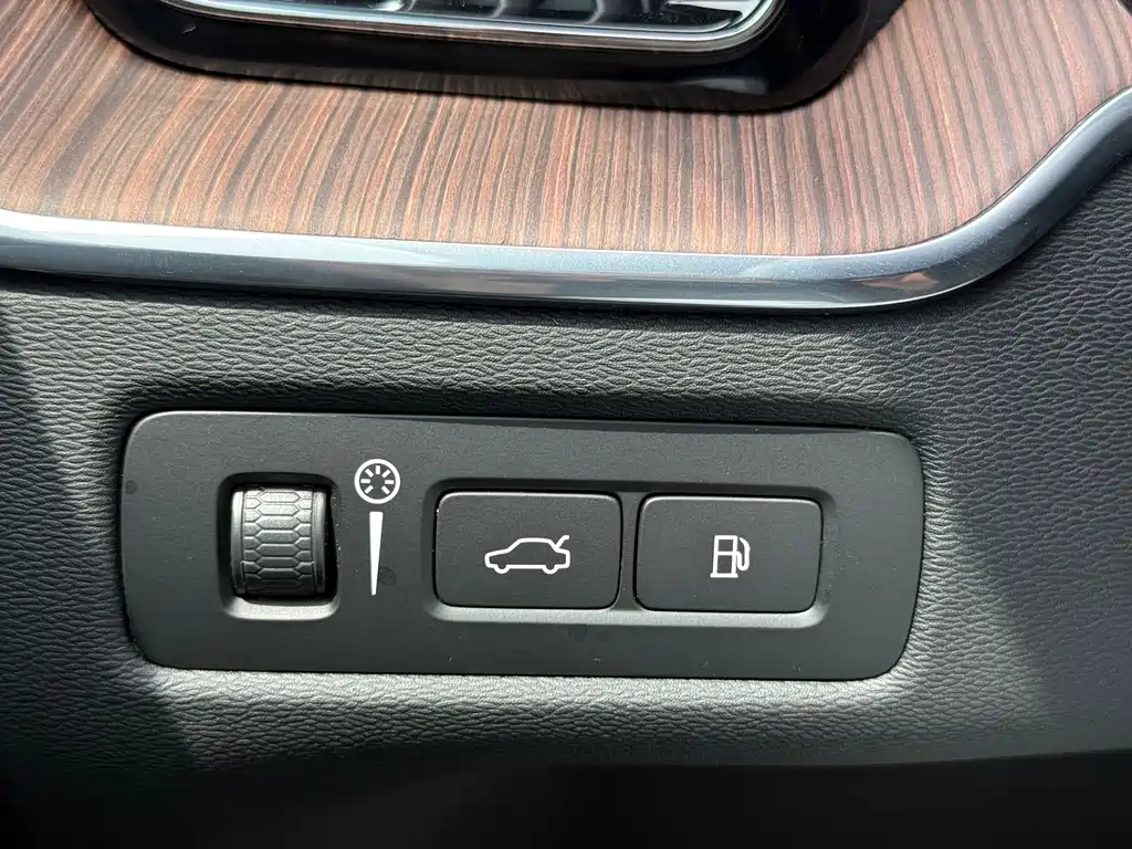 Volvo XC60 PHEV 2021 — фото 15