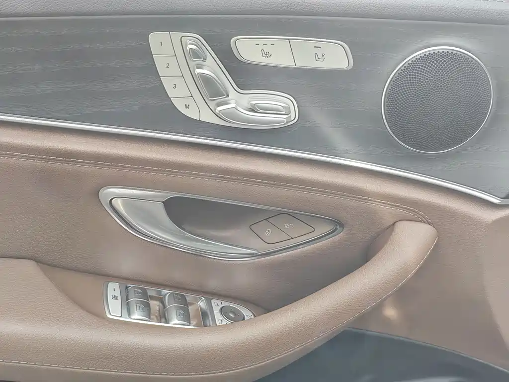 Mercedes-Benz E-Class 2023 — фото 17