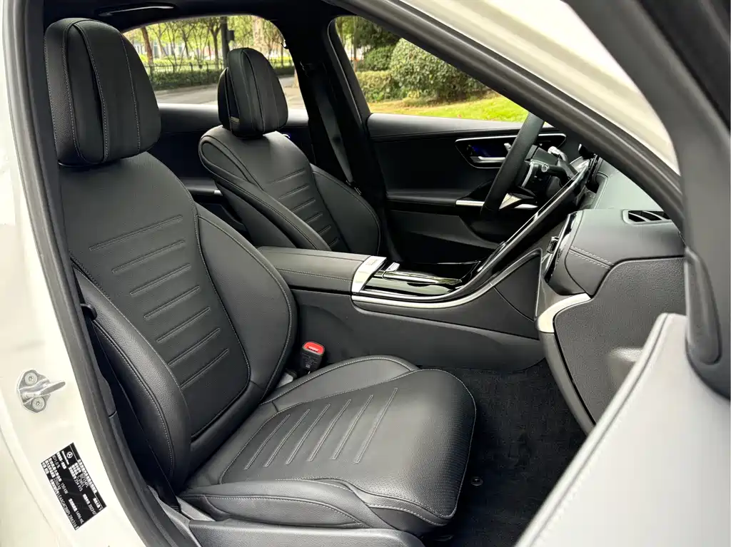Mercedes-Benz C-Class 2023 — фото 11