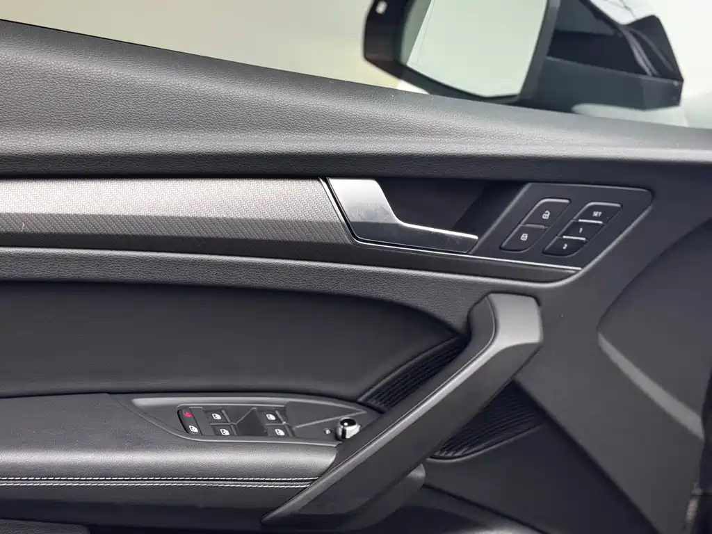 Audi Q5L 2022 — фото 12