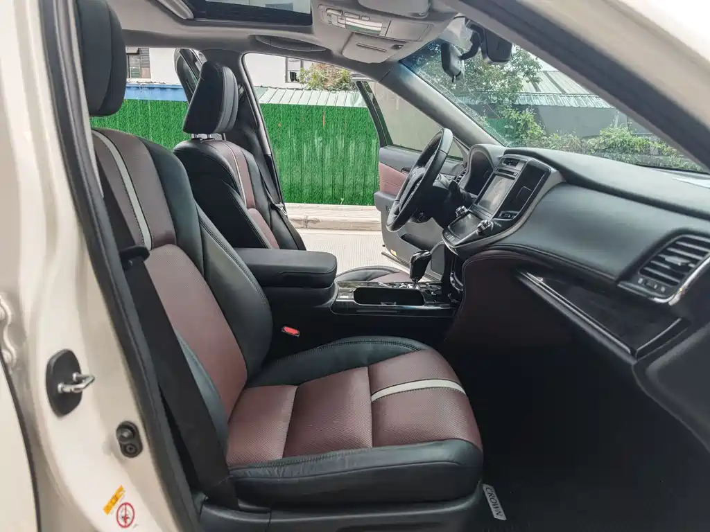 Toyota Crown 2017 — фото 11