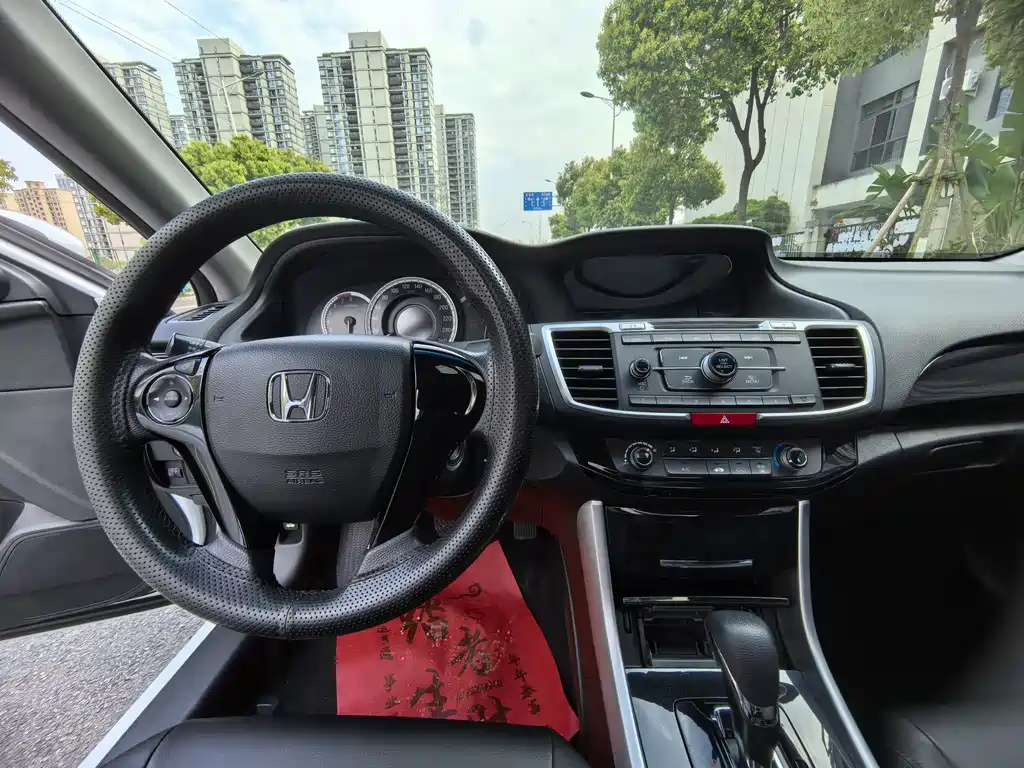 Honda Accord 2018 — фото 10