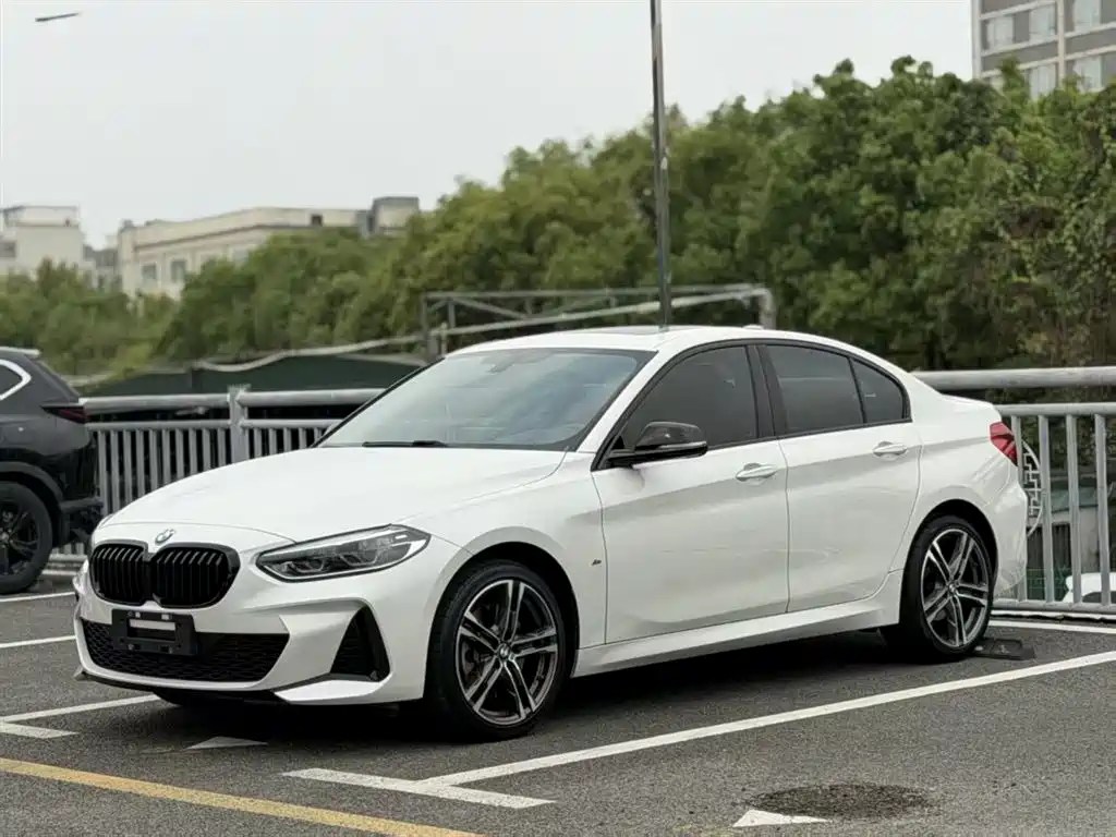 BMW 1 Series 2021 — фото 1