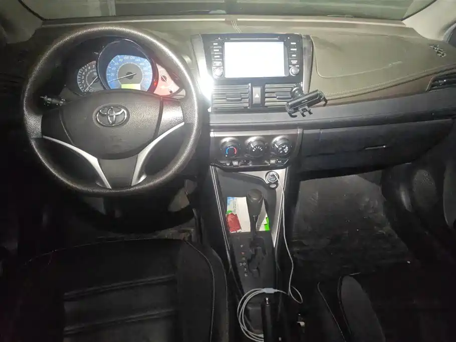 Toyota Yaris L 2015 — фото 12