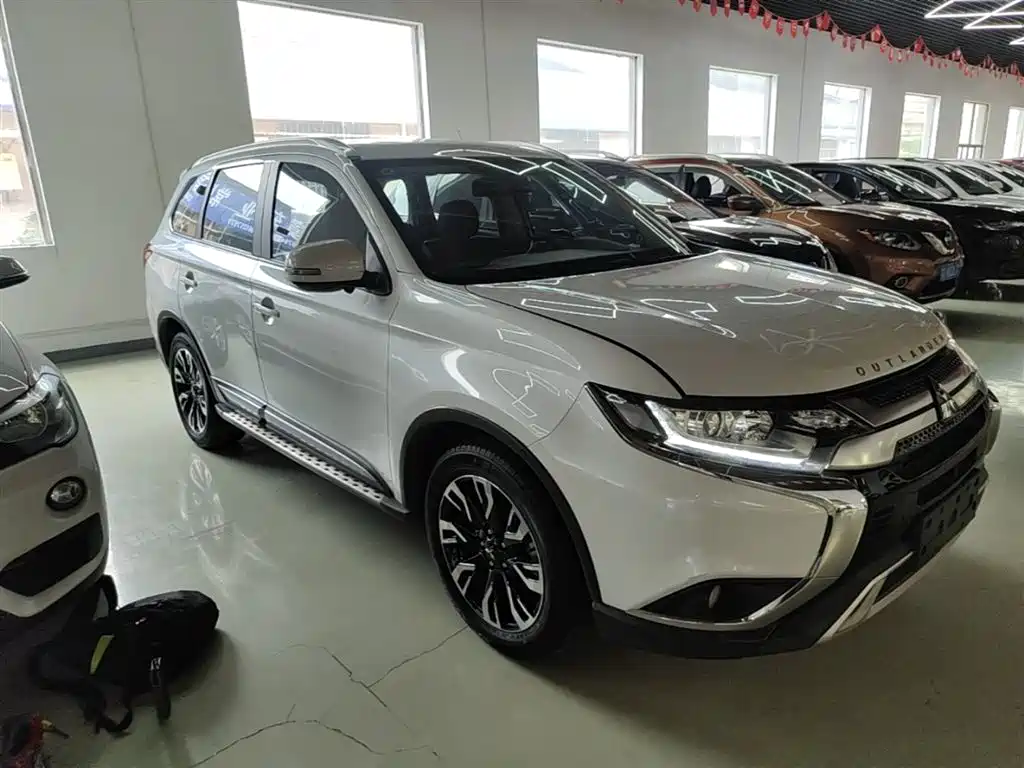 Mitsubishi Outlander 2019 — фото 4