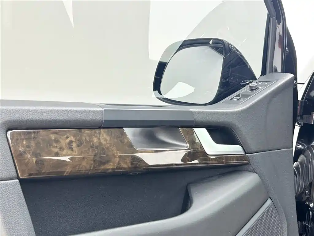 Volkswagen Multivan 2018 — фото 7