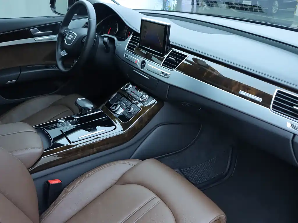 Audi A8 2016 — фото 9