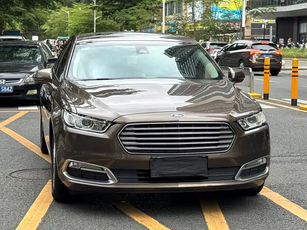 Ford Taurus 2016 — фото 3