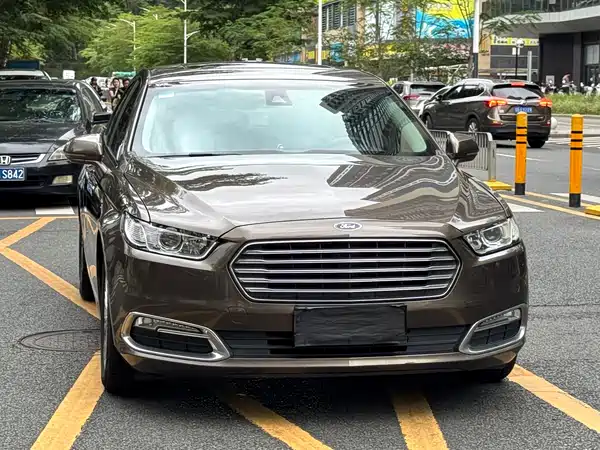 Ford Taurus 2015