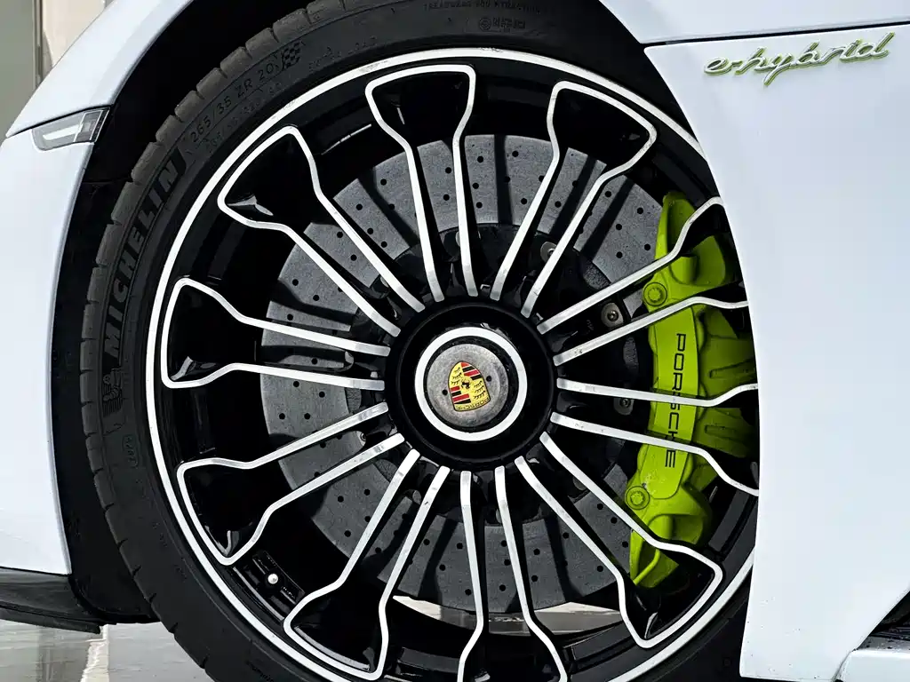 Porsche 918 Spyder 2015 — фото 9