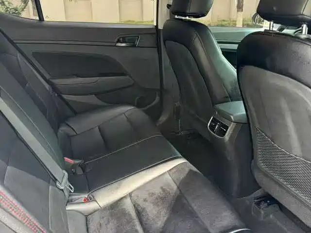 Hyundai Elantra 2018 — фото 15