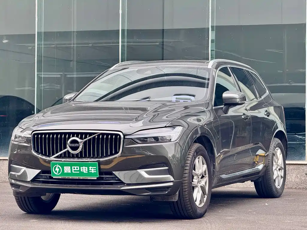 Volvo XC60 2021 — фото 1