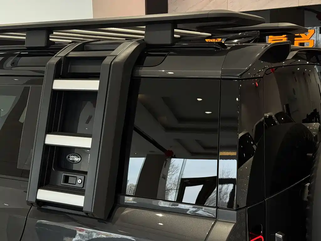 Land Rover Defender 2022 — фото 12