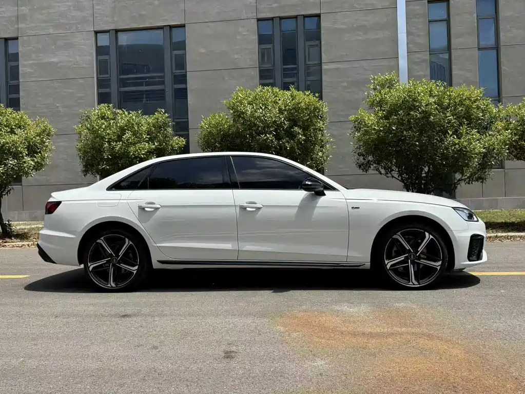 Audi A4L 2025 — фото 16