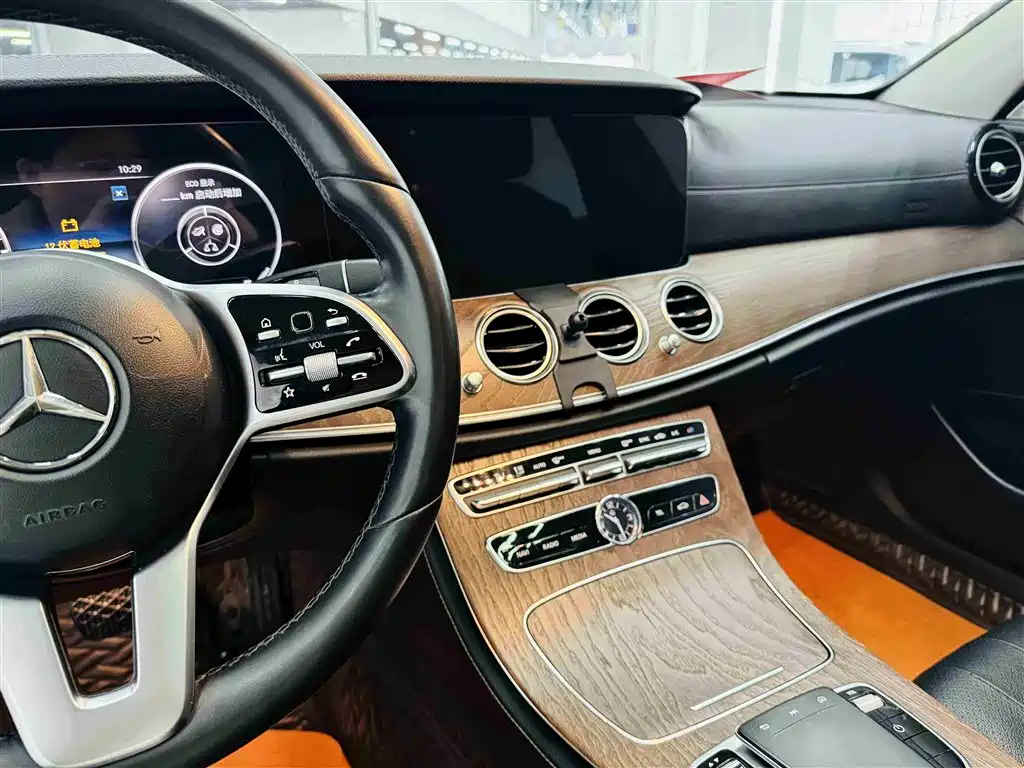 Mercedes-Benz E-Class 2019 — фото 18
