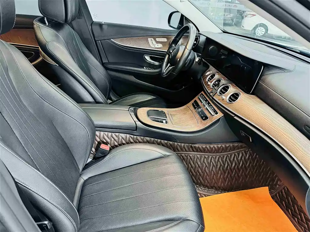 Mercedes-Benz E-Class 2019 — фото 23