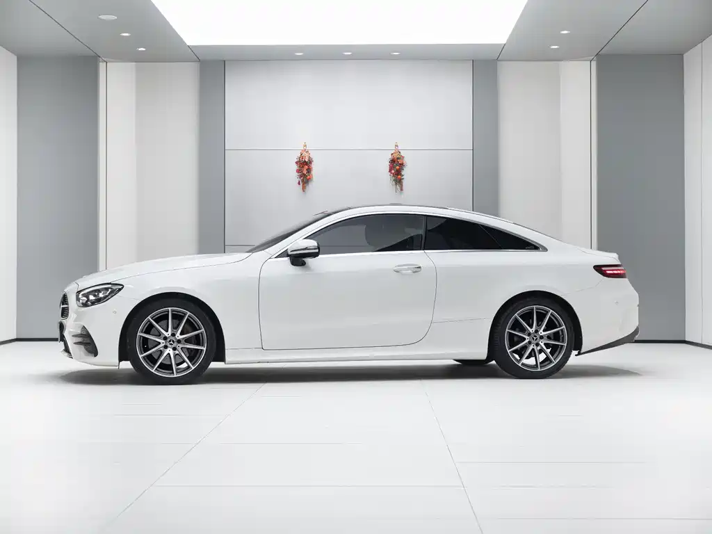 Mercedes-Benz E-Class 2023 — фото 16