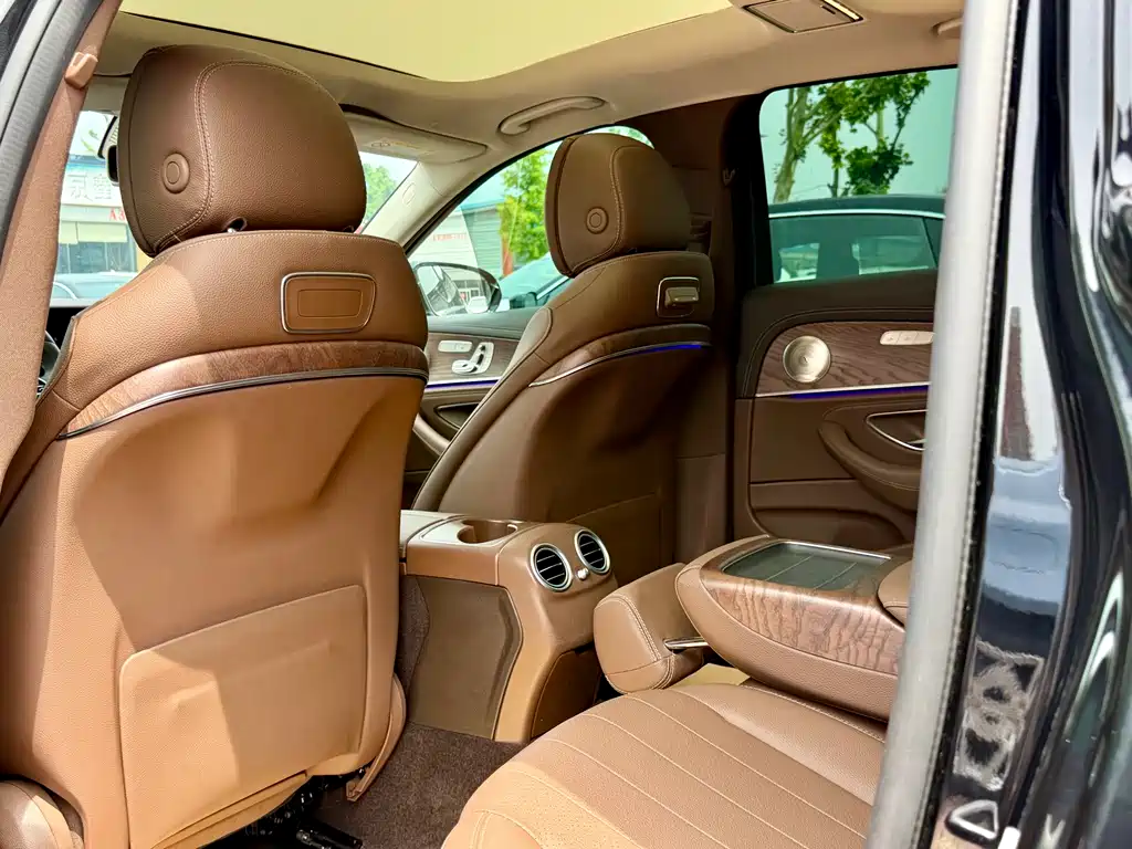 Mercedes-Benz E-Class 2020 — фото 25