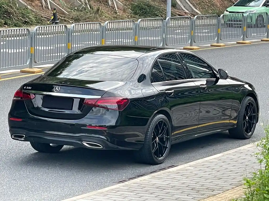 Mercedes-Benz E-Class 2022 — фото 14