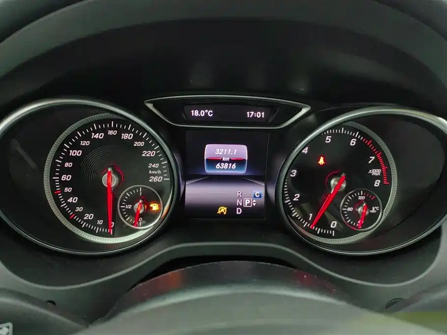 Mercedes-Benz GLA 2017 — фото 14