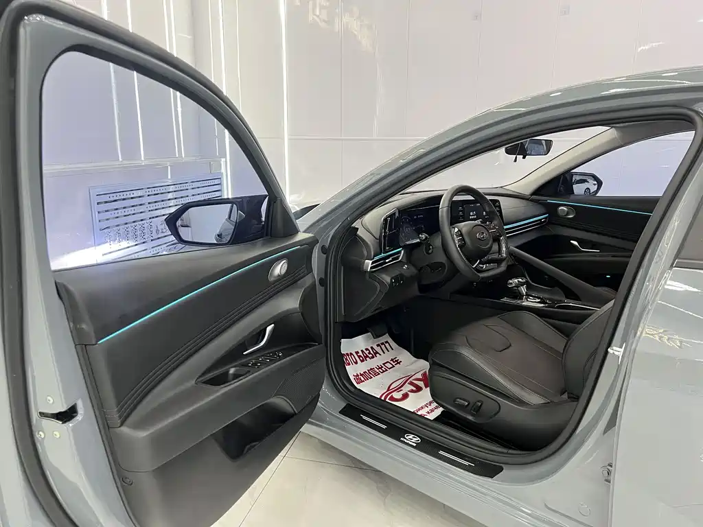 Hyundai Elantra 2023