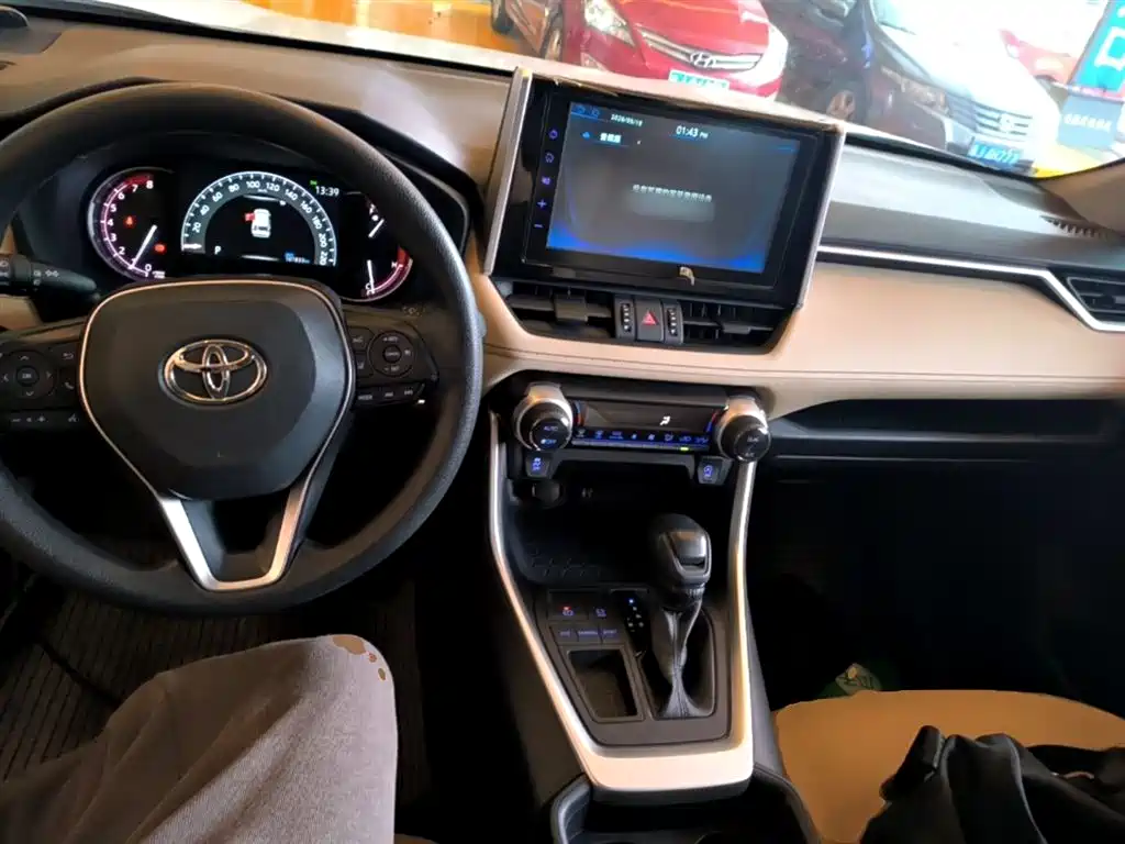 Toyota RAV4 2020 — фото 10
