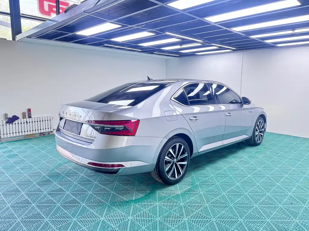 Skoda Superb 2023 — фото 6