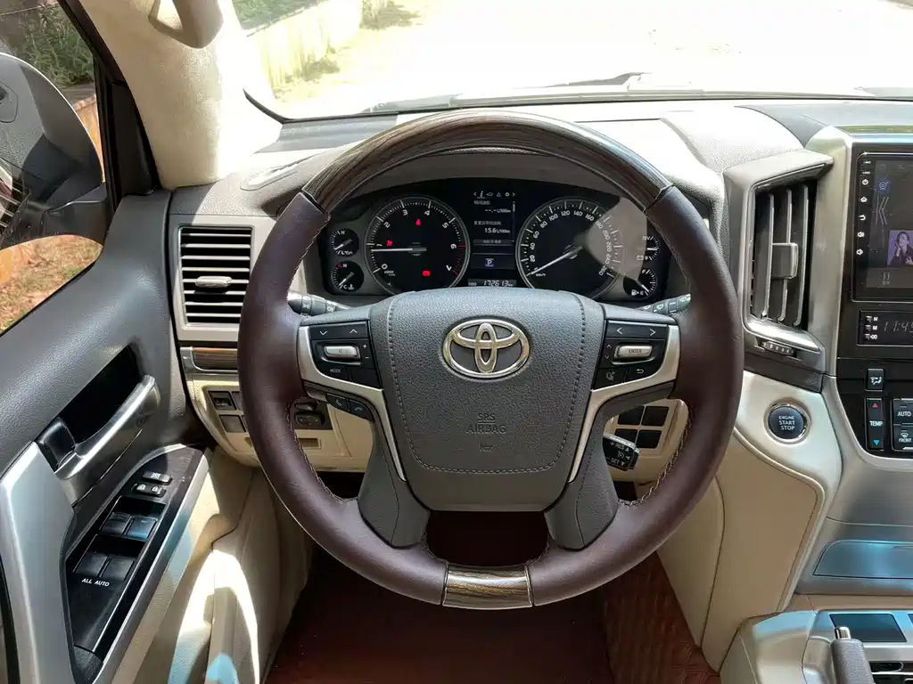 Toyota Land Cruiser 2019 — фото 12