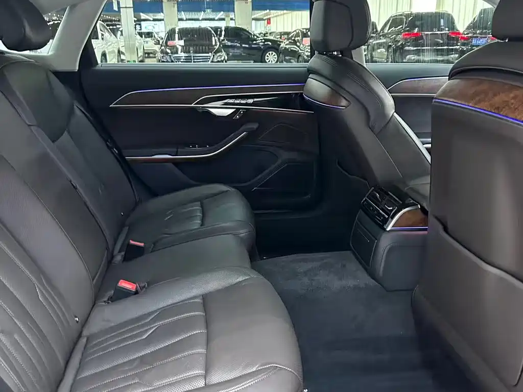Audi A8 2019 — фото 12