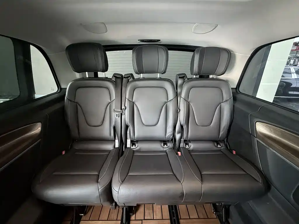 Mercedes-Benz V-Class 2021 — фото 13