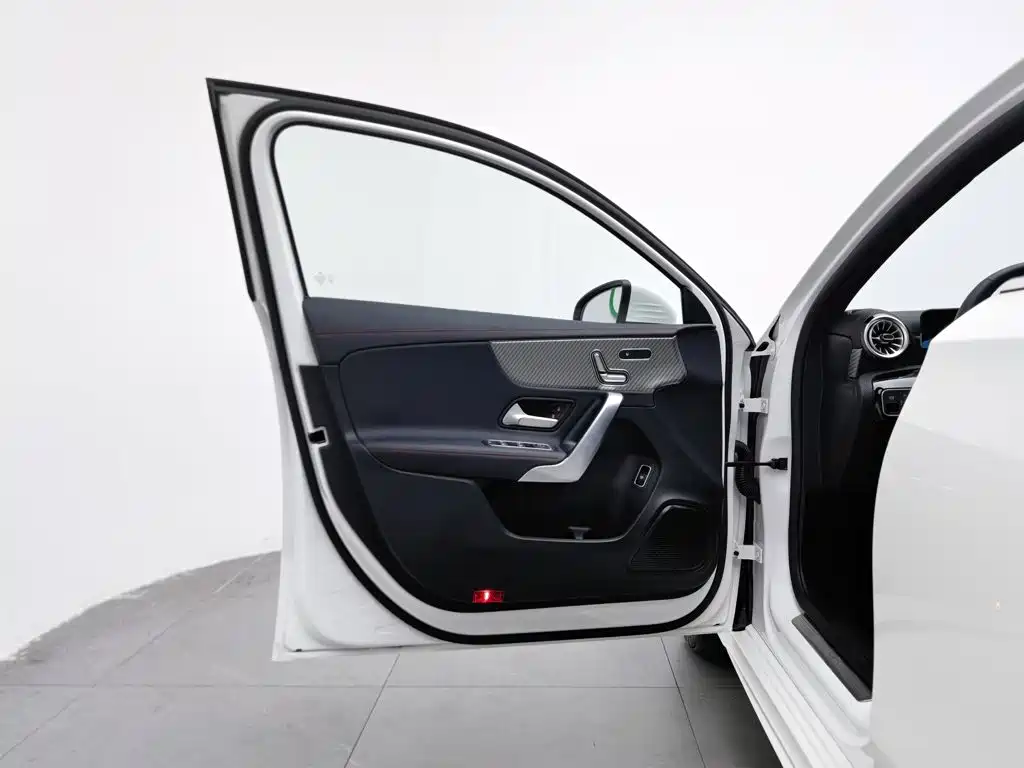 Mercedes-Benz A-Class 2025 — фото 8