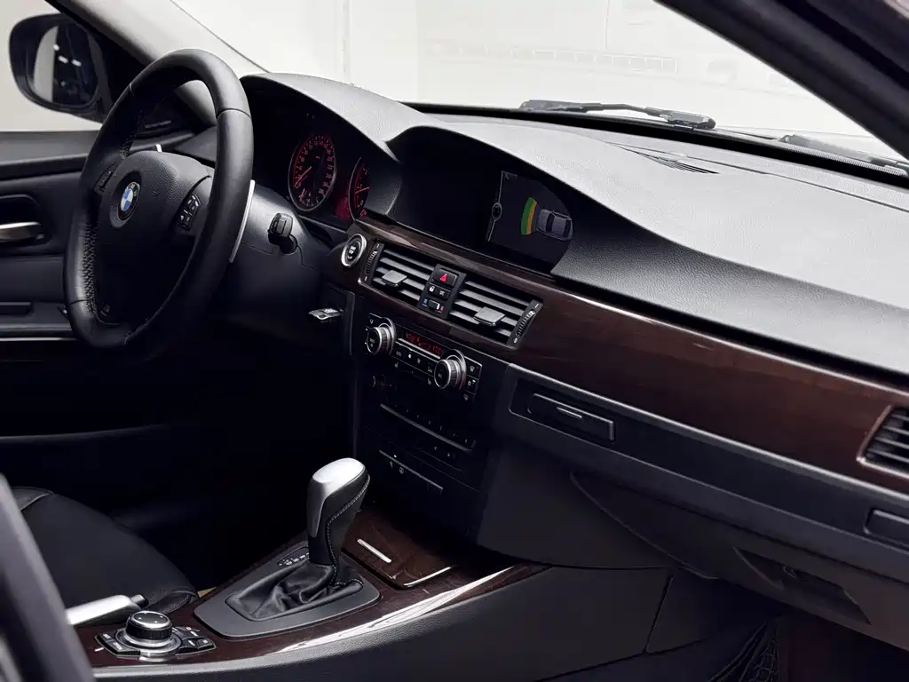 BMW 3 Series 2010 — фото 12