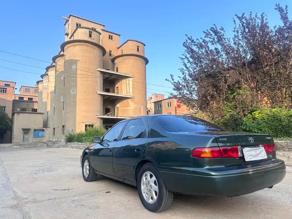 Toyota Camry 2001 — фото 5