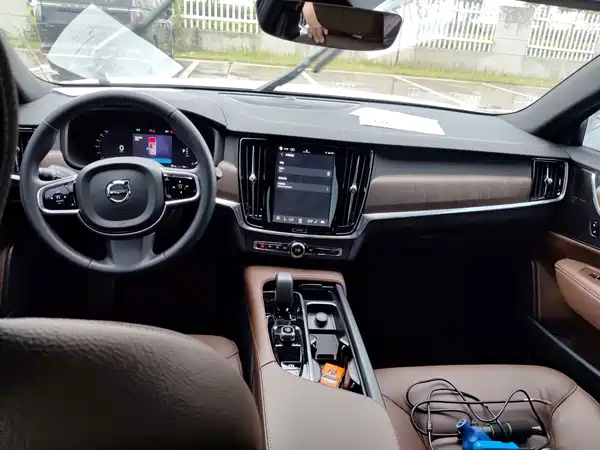 Volvo V90 2024