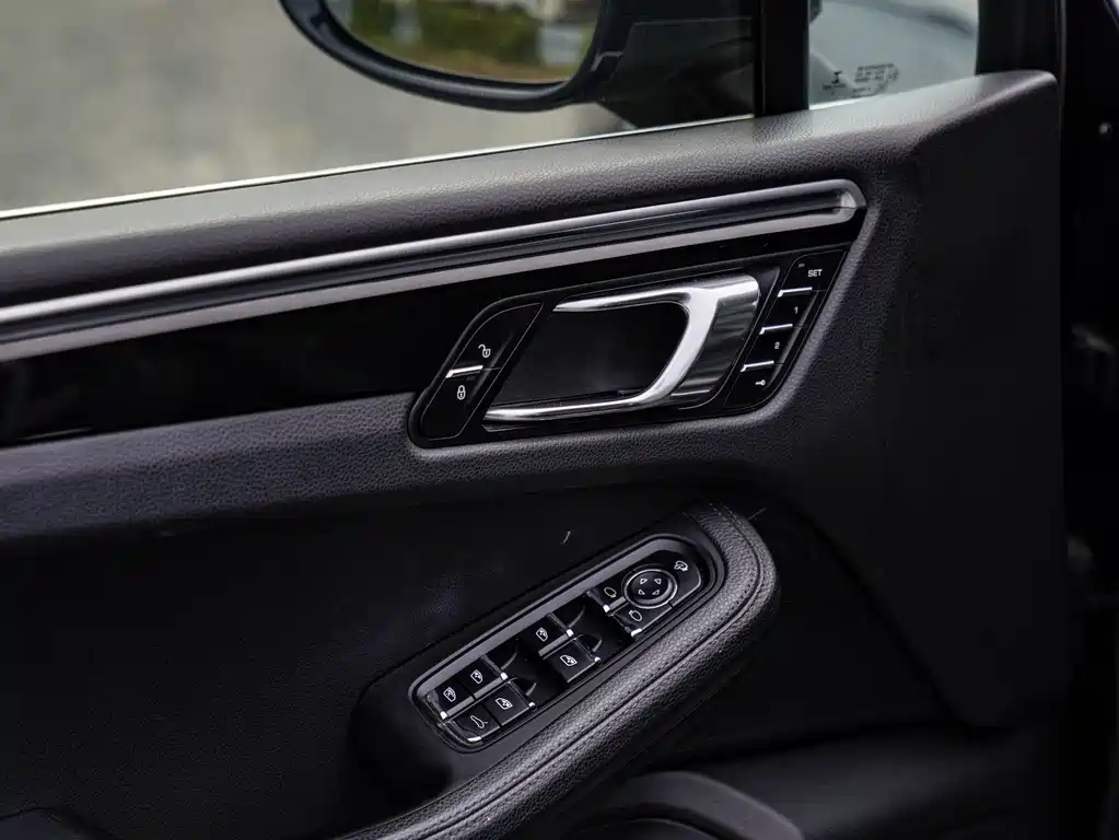 Porsche Macan 2017 — фото 15