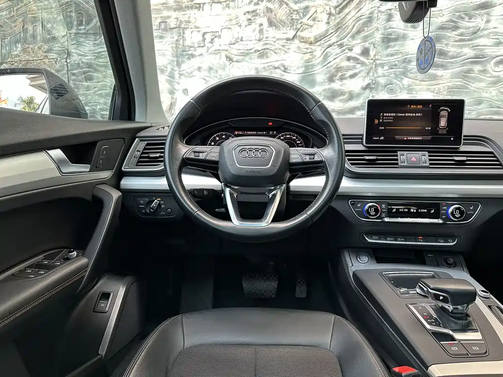 Audi Q5L 2018 — фото 8
