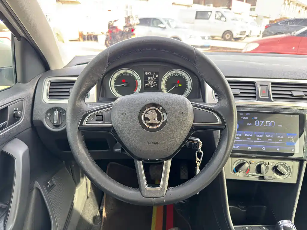 Skoda Rapid 2019 — фото 16