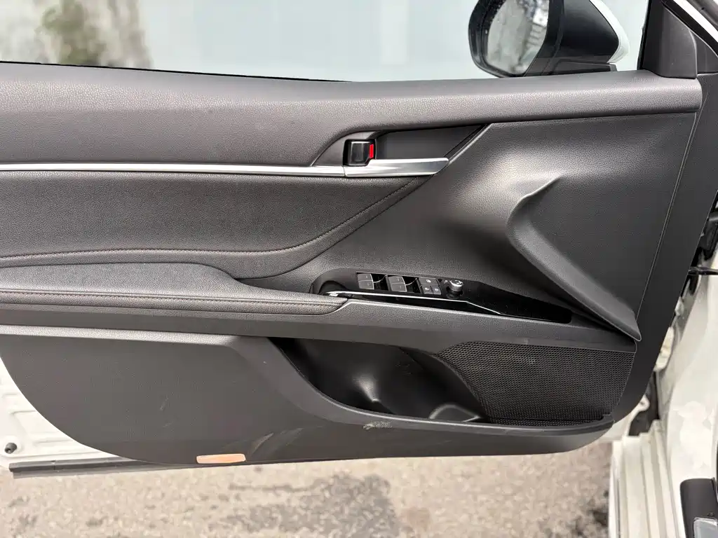 Toyota Camry 2023 — фото 16
